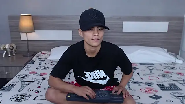 Snapshot of Liiamthompson chatting on October 2025 11:29:02 AM Liiamthompson online show from October 2025 11:29:02 AM