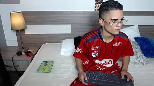 Snapshot of Liiamthompson chatting on November 2025 06:52:01 PM Liiamthompson online show from November 2025 06:52:01 PM