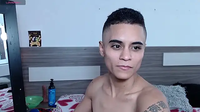 Snapshot of Liiamthompson chatting on November 2025 09:25:02 PM Liiamthompson online show from November 2025 09:25:02 PM