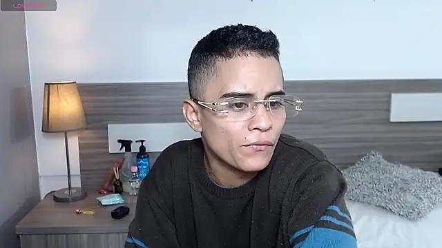 Snapshot of Liiamthompson chatting on November 2025 09:57:01 AM Liiamthompson online show from November 2025 09:57:01 AM