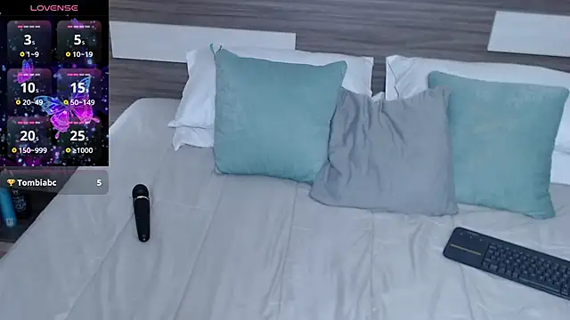 Liiamthompson online show from March 2026 09:43:02 PM