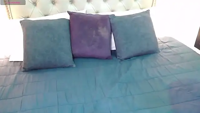 Liiamthompson online show from June 2026 07:13:02 PM