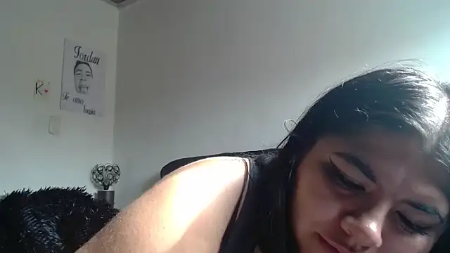 Snapshot of viccky_vick chatting on May 2026 01:40:02 PM viccky vick online show from May 2026 01:40:02 PM