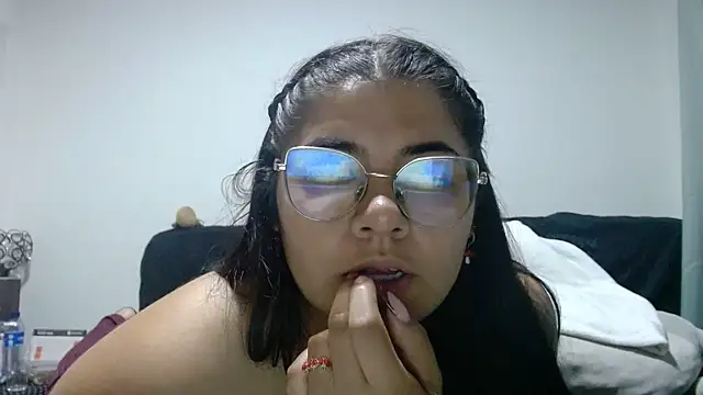 Snapshot of viccky_vick chatting on June 2026 11:44:01 PM viccky vick online show from June 2026 11:44:01 PM