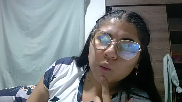 Snapshot of viccky_vick chatting on June 2026 06:52:02 AM viccky vick online show from June 2026 06:52:02 AM
