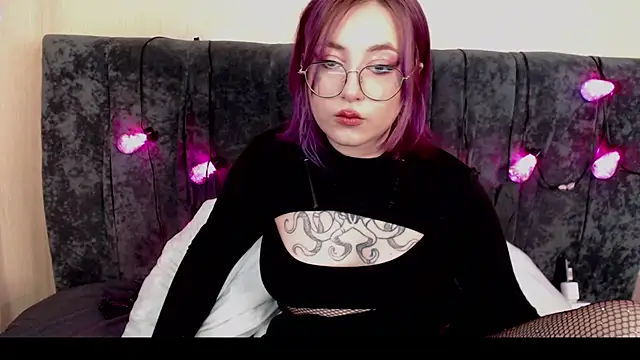 Snapshot of purplewitch chatting on March 2025 01:23:02 PM purplewitch online show from March 2025 01:23:02 PM
