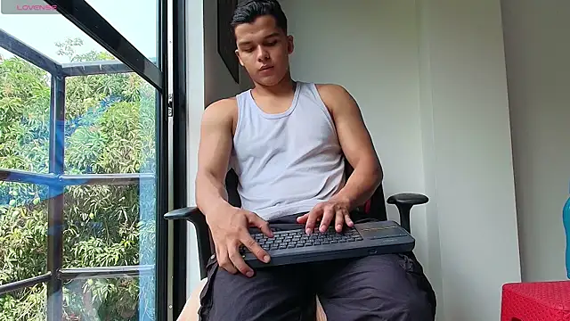 Snapshot of Dwayne_Brown chatting on October 2025 01:53:01 PM Dwayne Brown online show from October 2025 01:53:01 PM