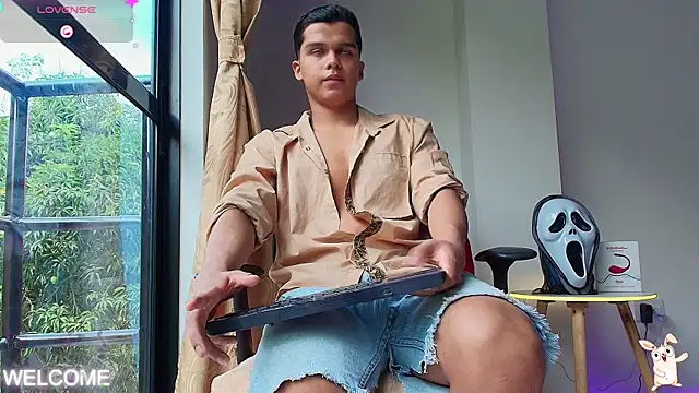 Snapshot of Dwayne_Brown chatting on October 2025 01:21:02 PM Dwayne Brown online show from October 2025 01:21:02 PM