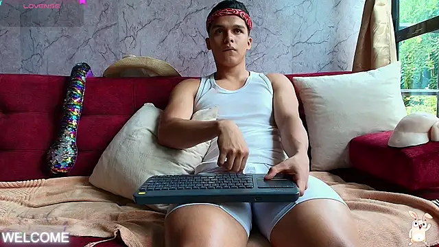 Snapshot of Dwayne_Brown chatting on October 2025 07:08:01 PM Dwayne Brown online show from October 2025 07:08:01 PM