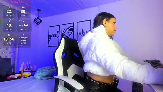 nicolee millerr online show from November 2025 11:53:02 AM