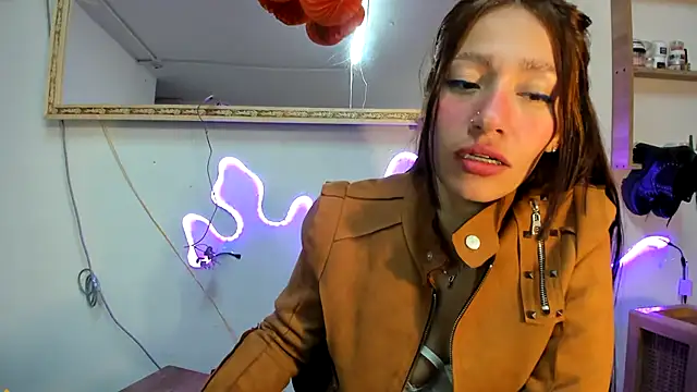 Snapshot of IZZY_BEAUTIFUL chatting on February 2025 10:04:02 PM IZZY BEAUTIFUL online show from February 2025 10:04:02 PM