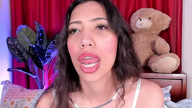 Snapshot of Miss_veronicaa2 chatting on October 2025 01:19:01 PM Miss veronicaa2 online show from October 2025 01:19:01 PM