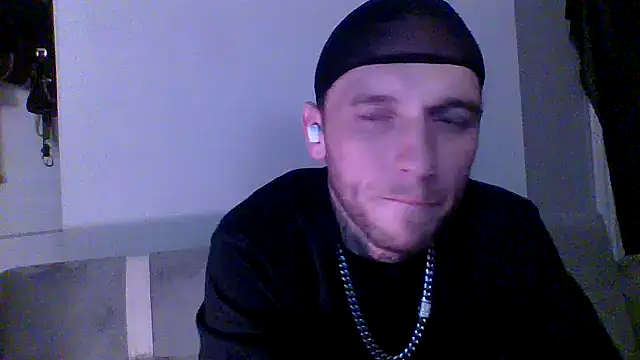 cruz815 online show from November 2025 12:58:01 AM