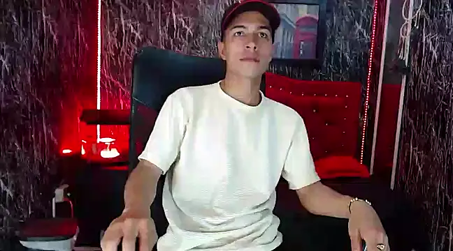 Snapshot of Dylan_Milk chatting on January 2025 09:47:02 PM Dylan Milk online show from January 2025 09:47:02 PM