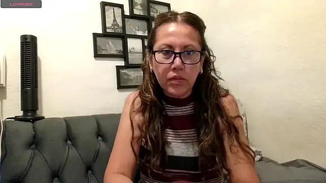 MirandaLatinaLovely online show from May 2026 06:02:02 PM