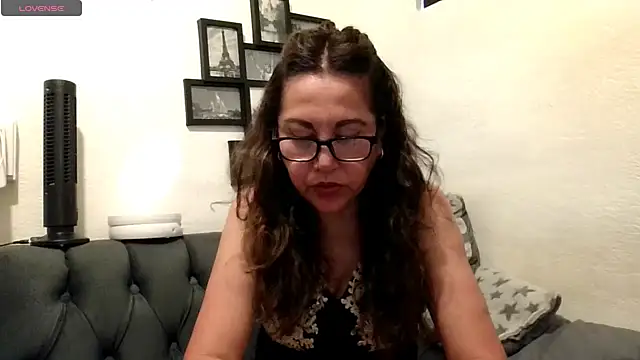 MirandaLatinaLovely online show from May 2026 05:18:02 PM