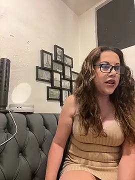 MirandaLatinaLovely online show from May 2026 06:05:02 PM