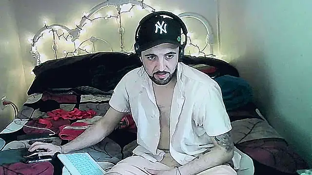 Snapshot of oliverfrommexico chatting on February 2025 12:38:02 AM oliverfrommexico online show from February 2025 12:38:02 AM