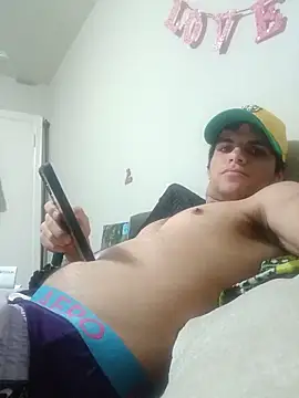 Snapshot of Elperlozo10 chatting on June 2026 06:15:02 AM Elperlozo10 online show from June 2026 06:15:02 AM