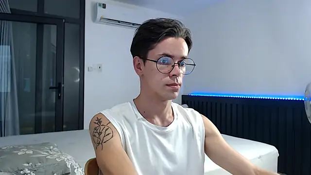 William Henry  online show from October 2025 01:39:02 AM