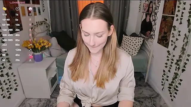 Snapshot of MaryWaddell chatting on March 2025 09:32:02 PM MaryWaddell online show from March 2025 09:32:02 PM