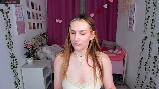 Snapshot of MaryWaddell chatting on July 2026 03:49:02 PM MaryWaddell online show from July 2026 03:49:02 PM