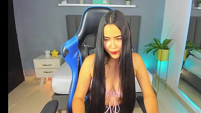 Snapshot of alessia_leroy chatting on February 2025 09:07:02 PM alessia leroy online show from February 2025 09:07:02 PM