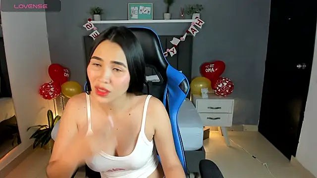 Snapshot of alessia_leroy chatting on February 2025 08:47:01 PM alessia leroy online show from February 2025 08:47:01 PM