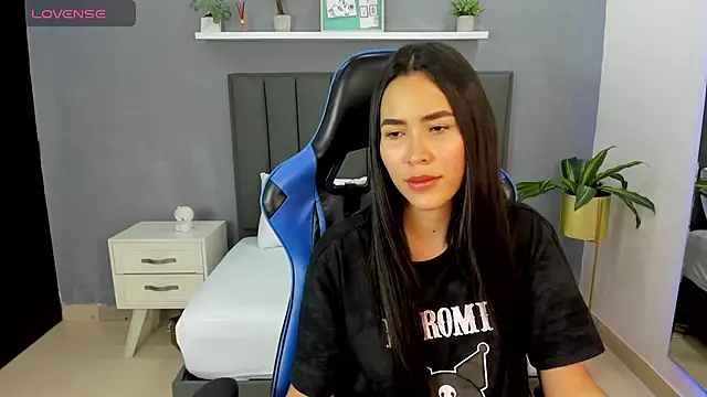 Snapshot of alessia_leroy chatting on February 2025 07:41:01 PM alessia leroy online show from February 2025 07:41:01 PM