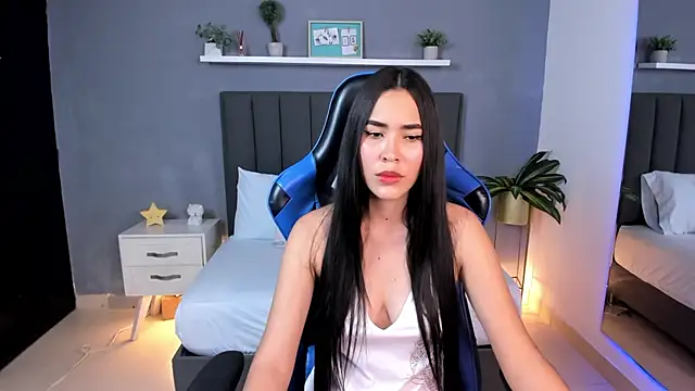 Snapshot of alessia_leroy chatting on February 2025 08:20:02 PM alessia leroy online show from February 2025 08:20:02 PM