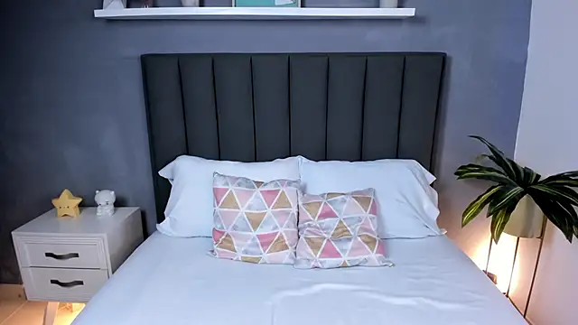 Snapshot of alessia_leroy chatting on February 2025 11:21:02 PM alessia leroy online show from February 2025 11:21:02 PM