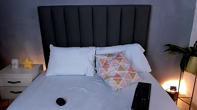 Snapshot of alessia_leroy chatting on March 2025 10:31:02 PM alessia leroy online show from March 2025 10:31:02 PM