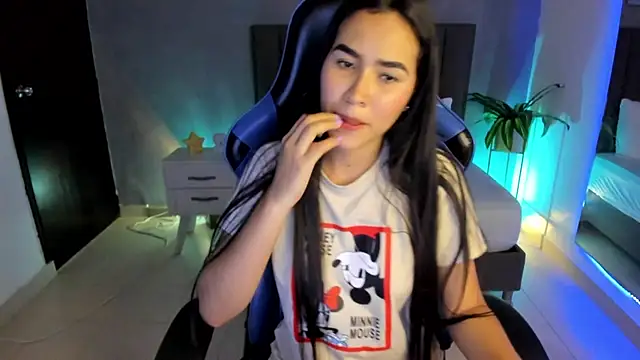 Snapshot of alessia_leroy chatting on March 2025 10:49:01 PM alessia leroy online show from March 2025 10:49:01 PM