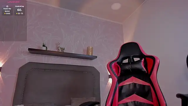 alessia leroy online show from February 2026 07:29:01 PM