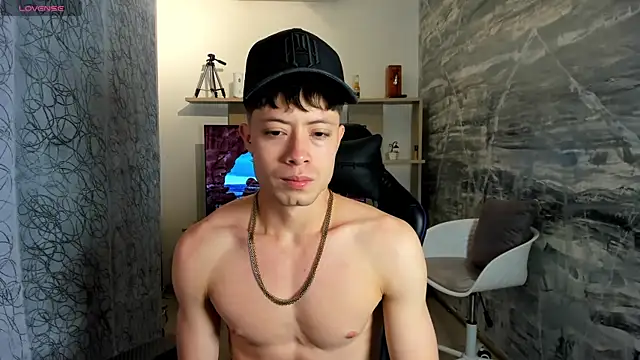 marcuscollins1  online show from February 2026 12:33:02 PM