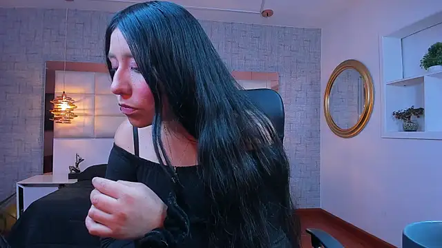 Nohemi louse online show from April 2026 07:00:02 PM