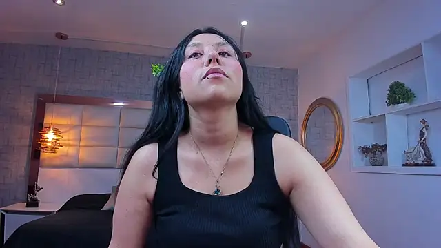 Nohemi louse online show from April 2026 07:20:01 PM