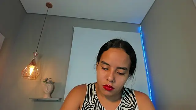 Roxy Stonee online show from June 2026 07:11:01 PM