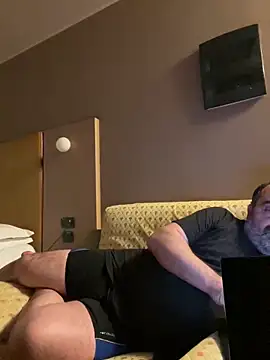 fuocovivo4 online show from February 2025 07:31:02 PM