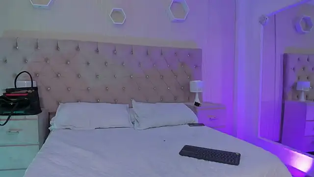 Snapshot of allicemackenzie chatting on September 2025 05:54:01 AM allicemackenzie online show from September 2025 05:54:01 AM