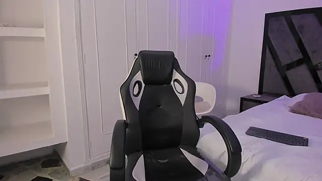 Snapshot of allicemackenzie chatting on September 2025 08:12:02 PM allicemackenzie online show from September 2025 08:12:02 PM