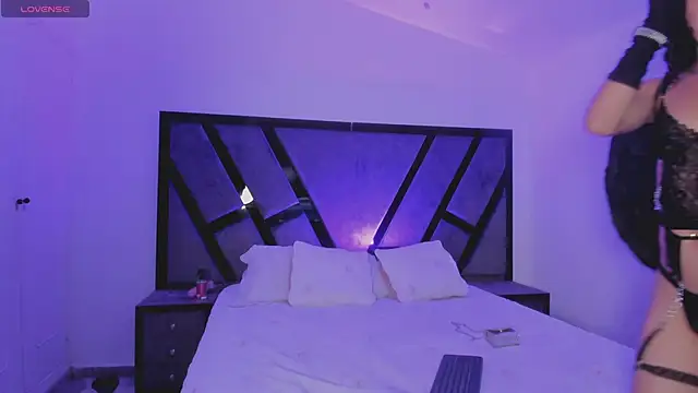 Snapshot of allicemackenzie chatting on November 2025 09:55:02 AM allicemackenzie online show from November 2025 09:55:02 AM