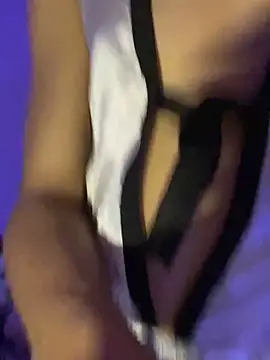 Snapshot of allicemackenzie chatting on November 2025 03:32:02 AM allicemackenzie online show from November 2025 03:32:02 AM