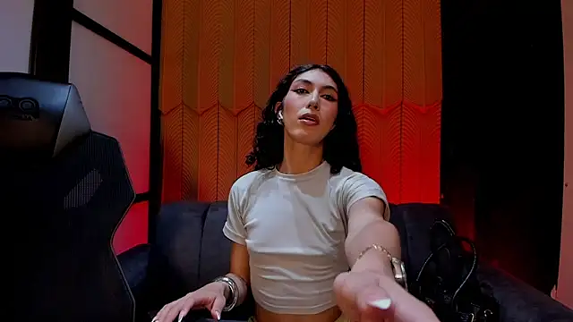 Snapshot of allicemackenzie chatting on December 2025 06:40:01 AM allicemackenzie online show from December 2025 06:40:01 AM