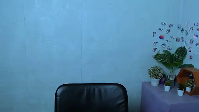 Snapshot of ValeriaHeart_ chatting on March 2026 04:14:01 AM ValeriaHeart online show from March 2026 04:14:01 AM