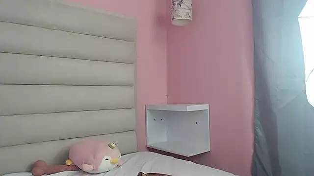 Snapshot of PrincessOlivee chatting on February 2025 09:04:01 PM PrincessOlivee online show from February 2025 09:04:01 PM