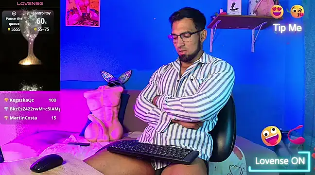 Snapshot of Maxxi_Brown chatting on February 2025 12:03:02 PM Maxxi Brown online show from February 2025 12:03:02 PM
