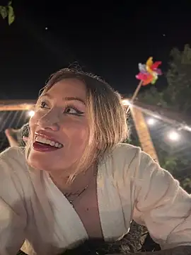 Snapshot of Lally_Valencia__ chatting on October 2025 02:14:02 AM Lally Valencia online show from October 2025 02:14:02 AM