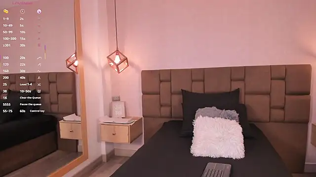 Nikki vega online show from October 2025 04:21:02 AM