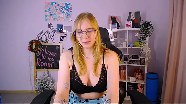 Snapshot of VeronicaAndersen chatting on February 2025 01:38:01 PM VeronicaAndersen online show from February 2025 01:38:01 PM